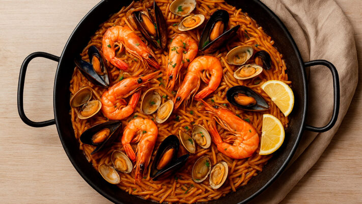 Cómo preparar una fideuá de marisco con ingredientes a domicilio